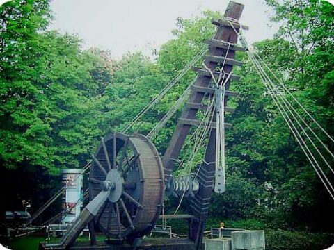 Как появился грузоподъемный кран